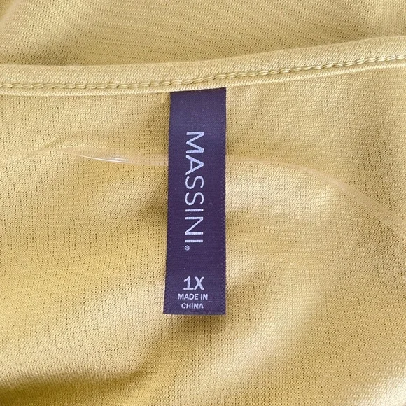 Massini Wasabi Green Short Sleeve Top with round buckle detail  Size 1X - Picture 4 of 5